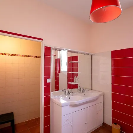 Pres Des Gorges Du Tarn Et Du Viaduc De Millau * Compeyre